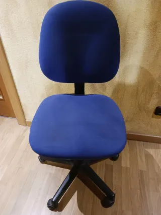Silla de escritorio azul y negra