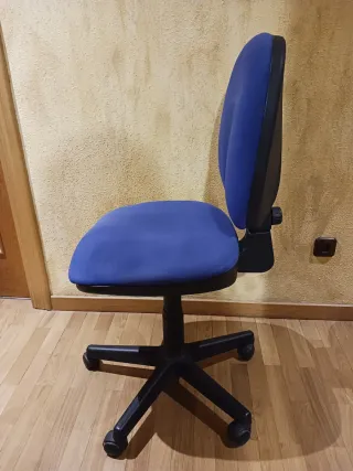 Silla de escritorio azul y negra
