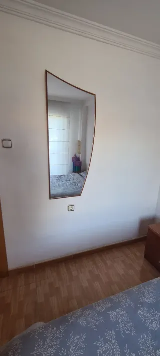 Conjunto dormitorio: cama, mesitas, armario y más