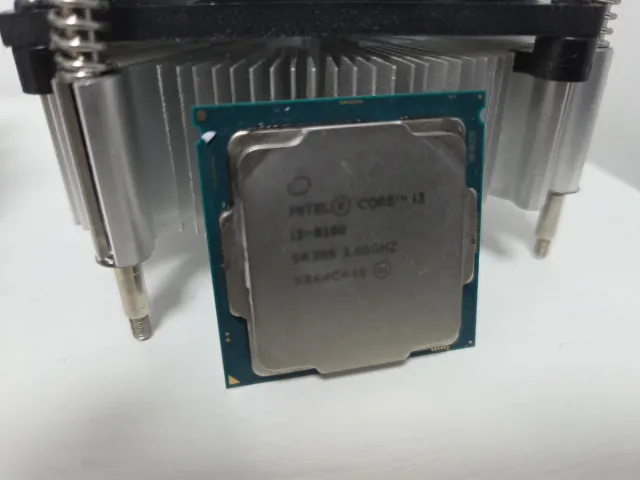 2 CPU, 2 ventole e 2 moduli RAM