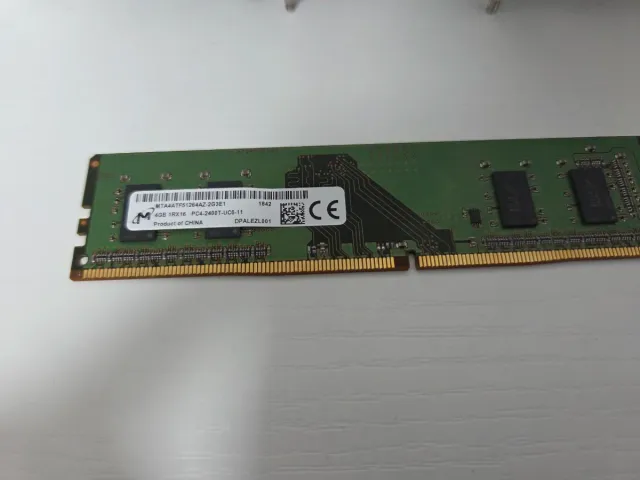 2 CPU, 2 ventole e 2 moduli RAM