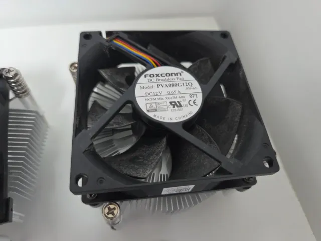 2 CPU, 2 ventole e 2 moduli RAM