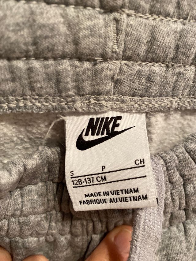 Pantalón chándal Nike gris niña/o T.128/137