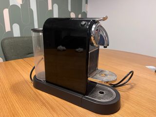 Cafetera Nespresso De'Longhi Automática en 165B