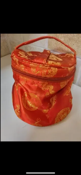 Beauty case orientale rosso e oro