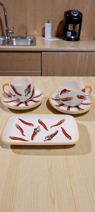 Set Tazzine Caffè Piattini e Vassoio Peperoncini