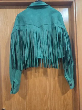 Chaqueta verde con flecos