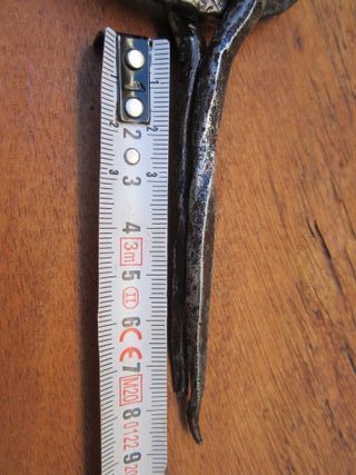 Aldaba antigua cincelada, forja siglo XVIII.