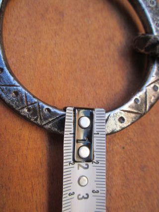 Aldaba antigua cincelada, forja siglo XVIII.