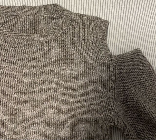 Jersey gris mujer hombros descubiertos