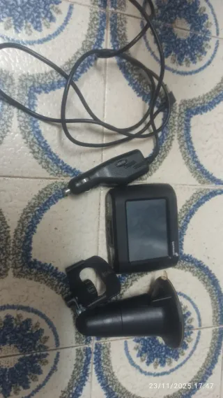 GPS TomTom con cargador y soporte