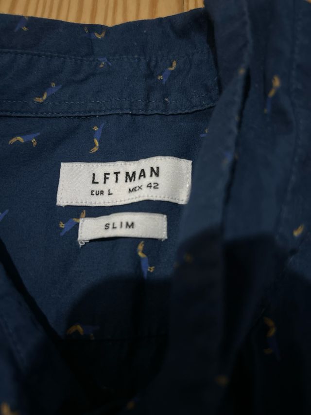 Camisa estampada hombre azul