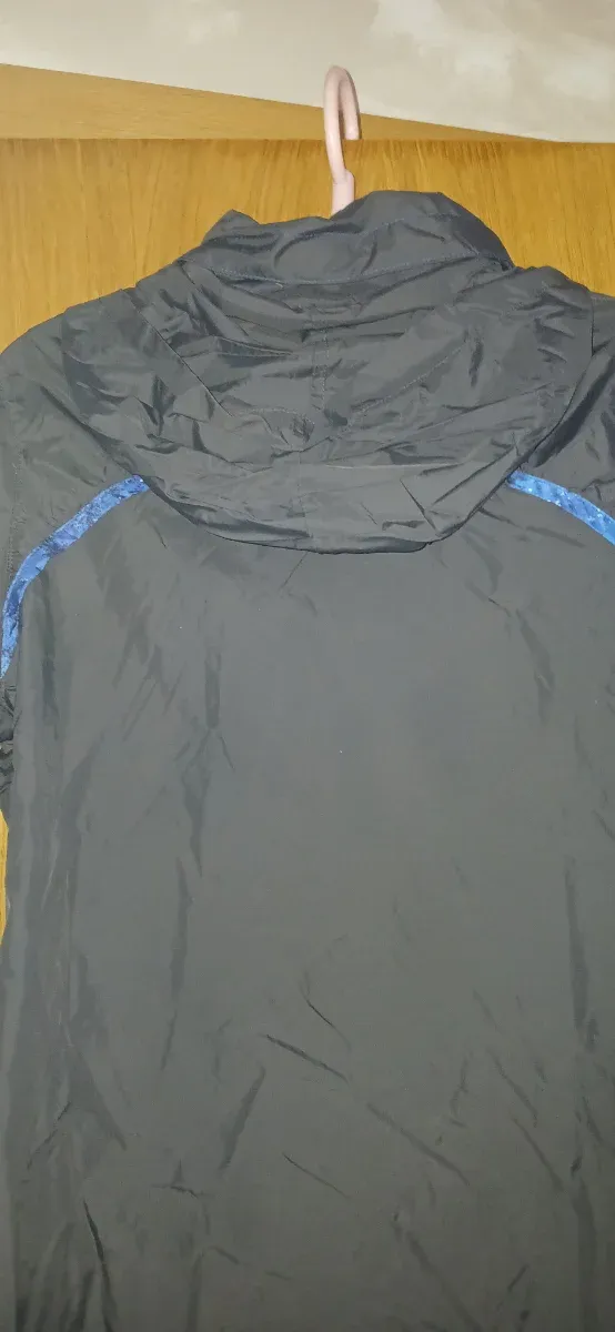 Chaqueta Cortavientos Azul y Verde