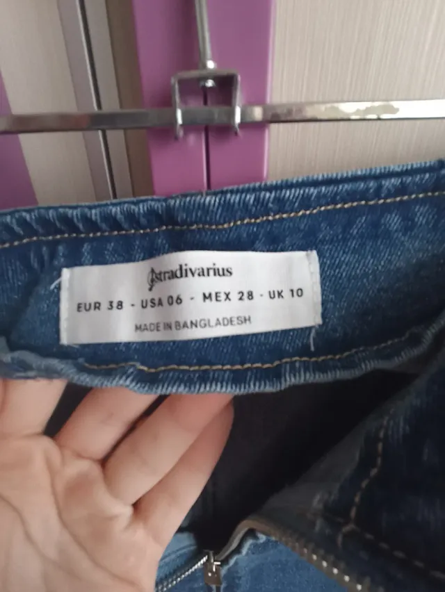 Falda vaquera con cremallera frontal