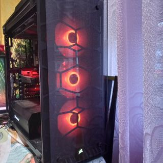 PC Gamer Corsair con luces LED