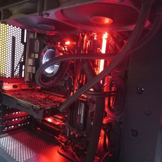 PC Gamer Corsair con luces LED