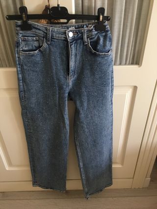 Pantalón vaquero con brillantes