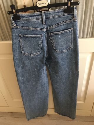 Pantalón vaquero con brillantes