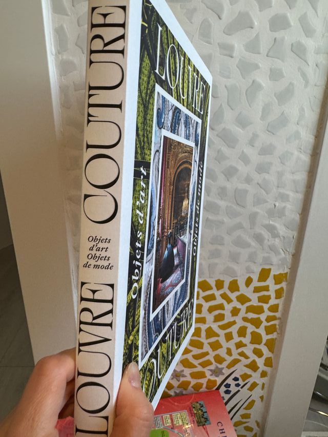 Louvre couture: Objets d'art, objets de mode