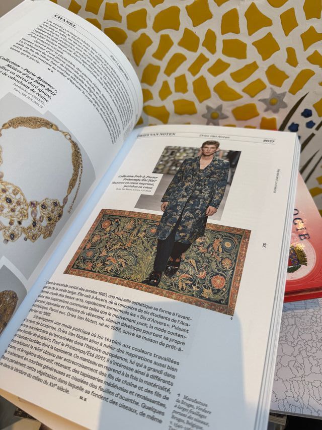 Louvre couture: Objets d'art, objets de mode