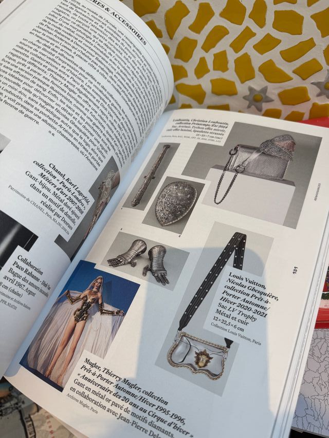 Louvre couture: Objets d'art, objets de mode