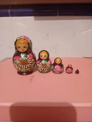 Muñecas rusas de madera pintadas