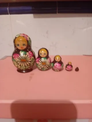 Muñecas rusas de madera pintadas