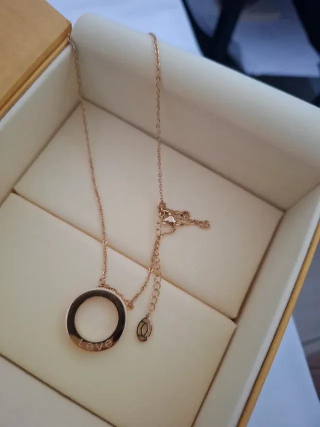 Colgante estilo Cartier Love con circonitas