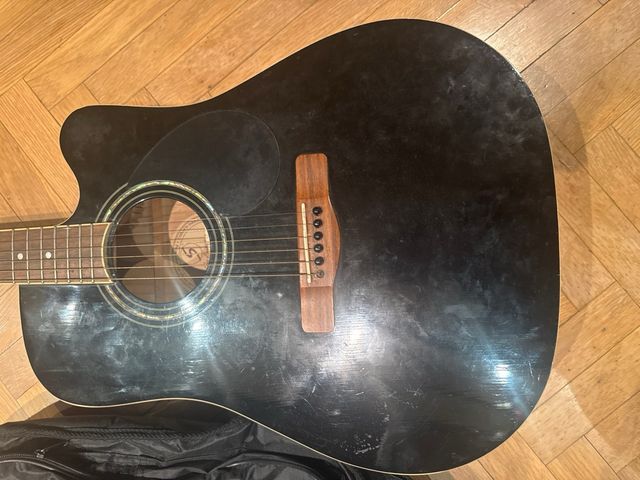 Guitarra Acústica Negra con Funda