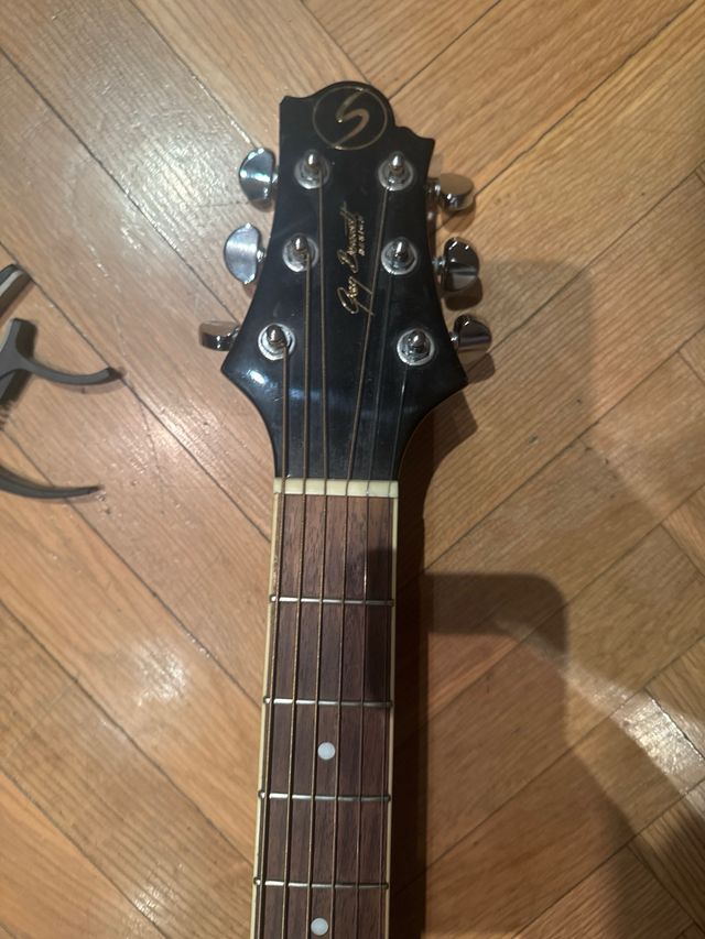 Guitarra Acústica Negra con Funda