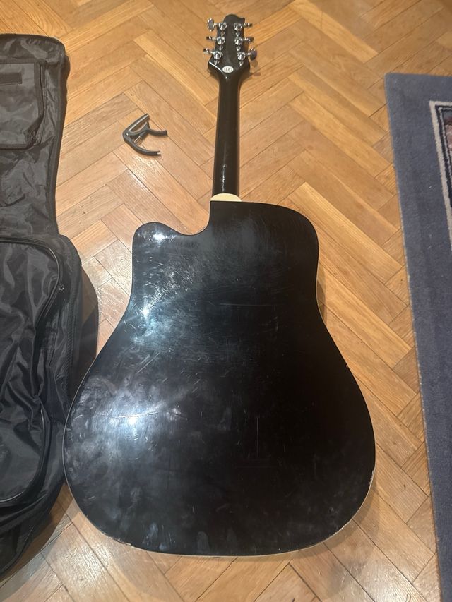 Guitarra Acústica Negra con Funda