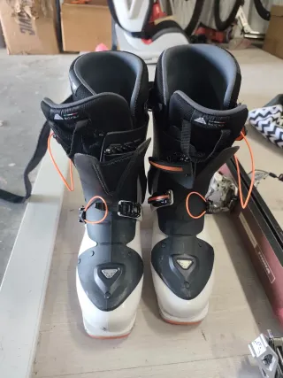 Botas de esquí Dynafit, esquís travesia y bolsa