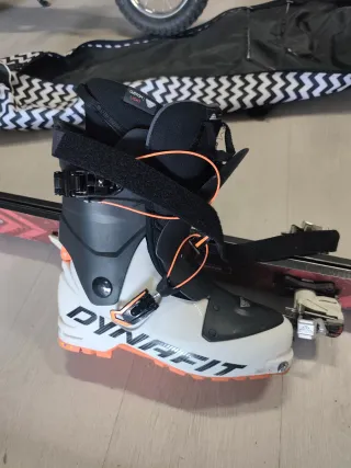 Botas de esquí Dynafit, esquís travesia y bolsa