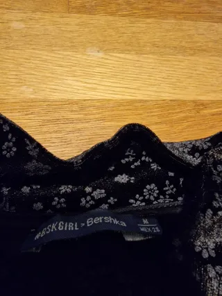 Camiseta Zara floral cuello alto talla M