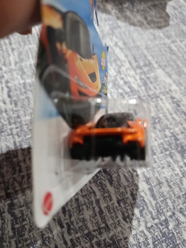Hot Wheels McLaren W1 Naranja 2025