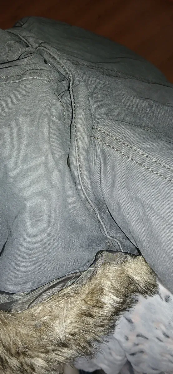 Chaqueta acolchada verde con capucha