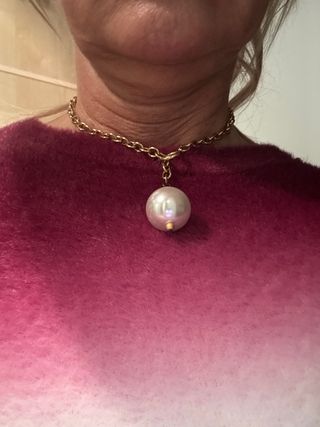 Gargantilla dorada con perla