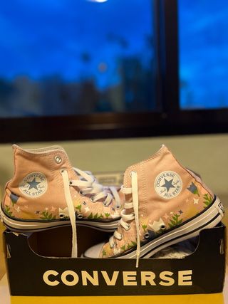 Converse rosas altas con estampado floral