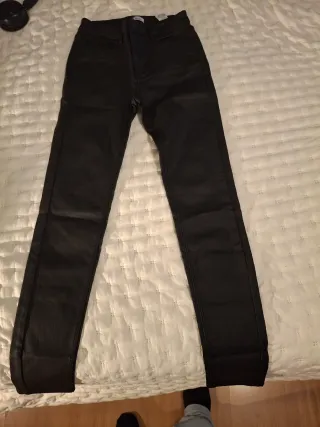 Pantalón vaquero negro