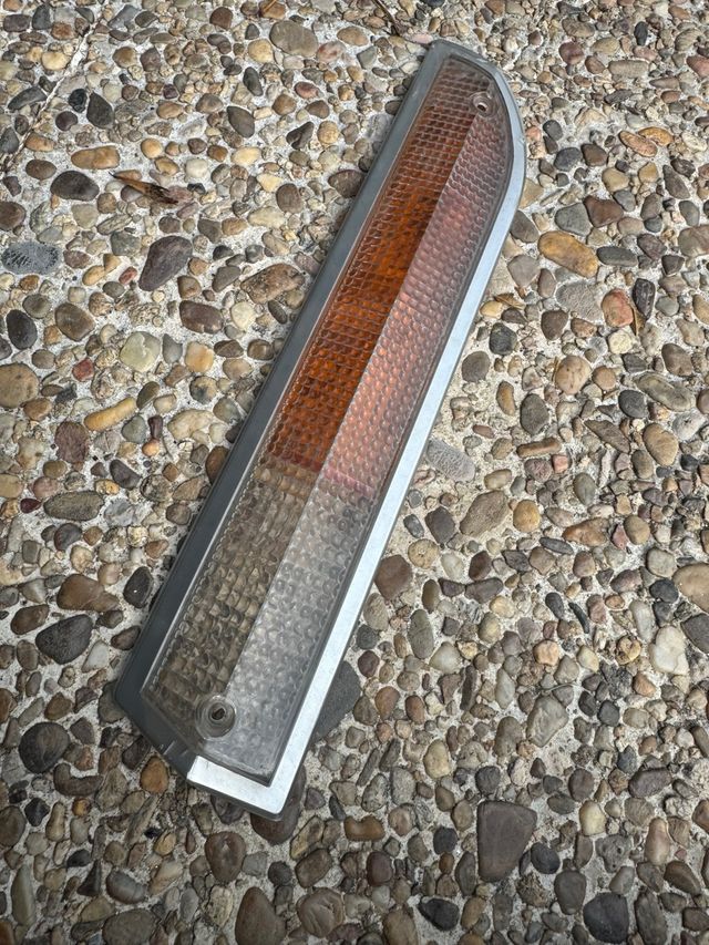 Tulipa Delantera Peugeot 504