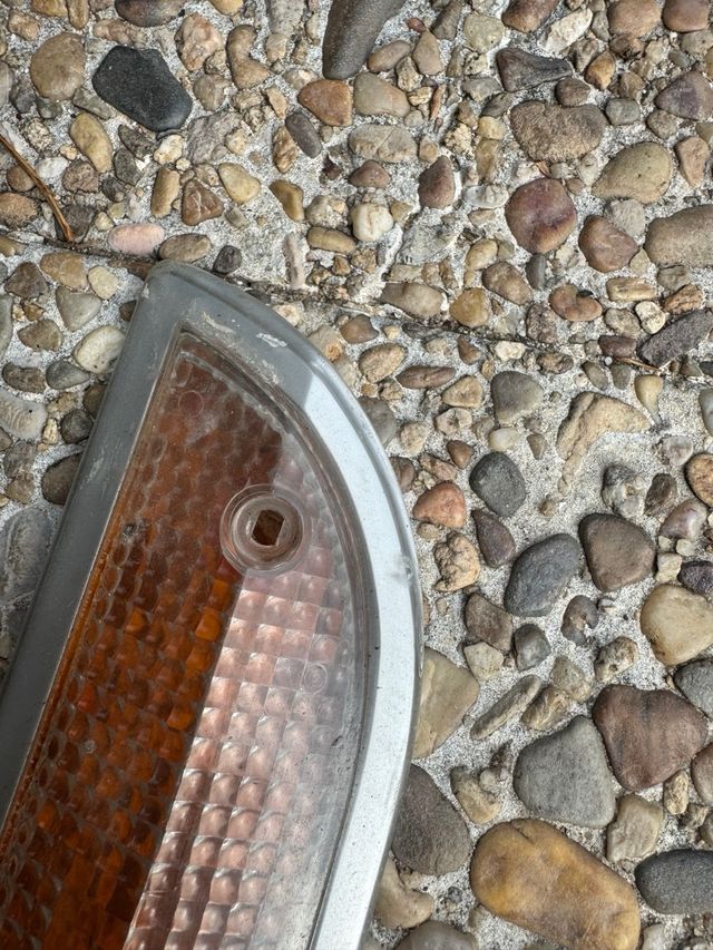 Tulipa Delantera Peugeot 504