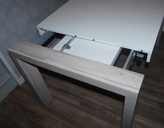 Mesa extensible madera blanca con patas color Olmo