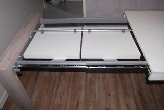 Mesa extensible madera blanca con patas color Olmo