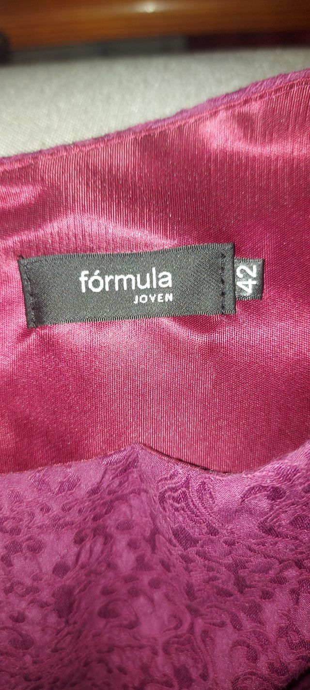 Vestido fiesta corto Fórmula Joven color vino