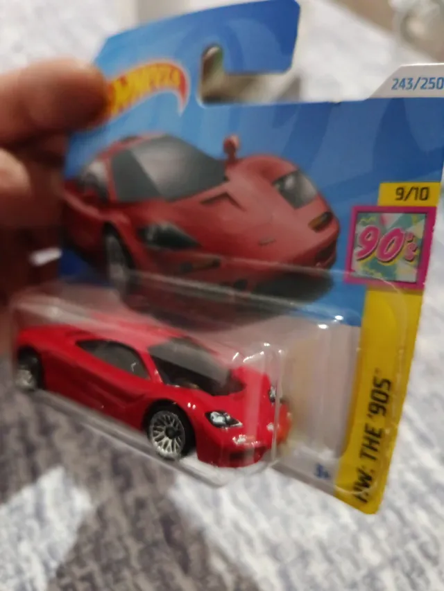 Hot Wheels McLaren F1 Rojo