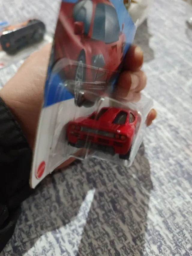 Hot Wheels McLaren F1 Rojo