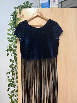 Top brillante con flecos
