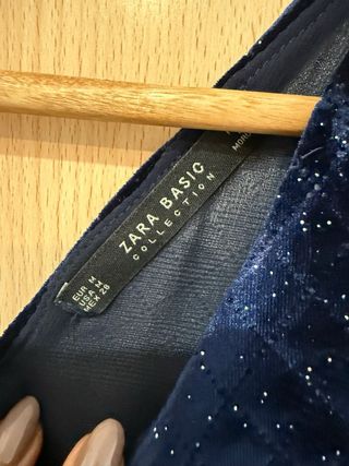 Top brillante con flecos