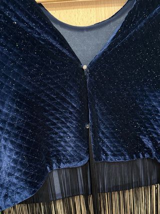 Top brillante con flecos