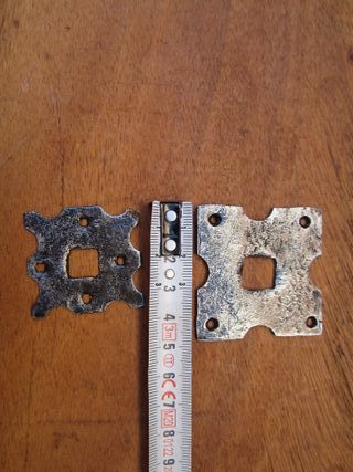 Llamador antiguo con clavo golpeo, forja s. XVIII.